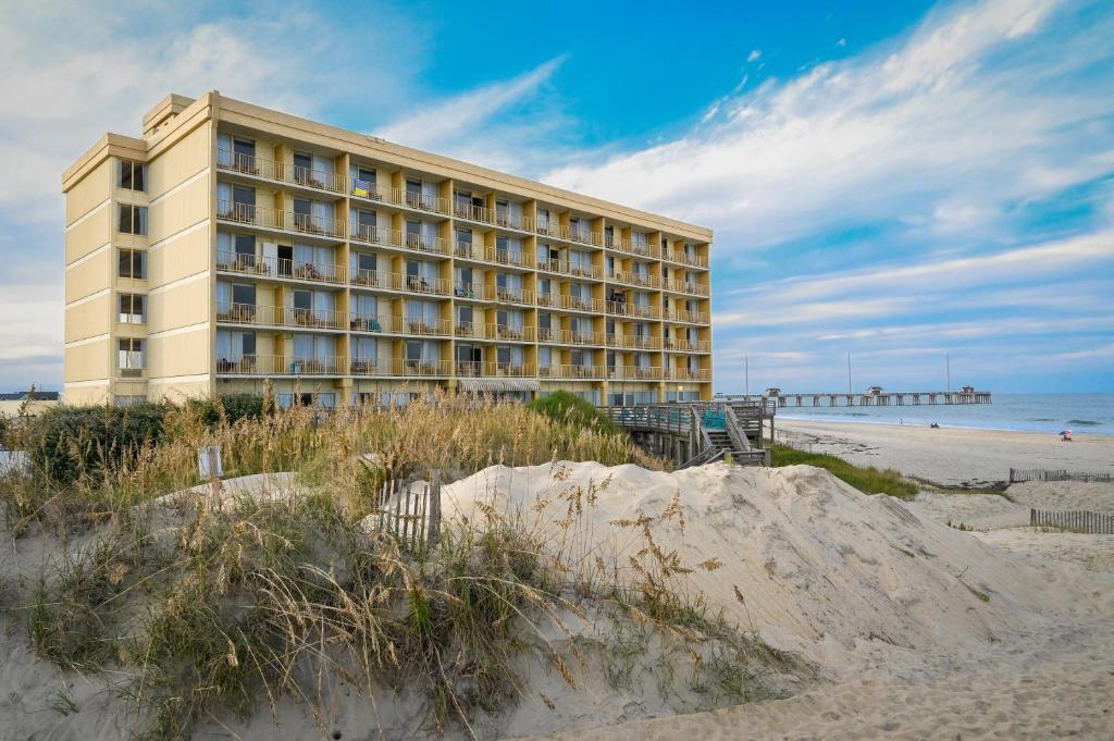 Comfort Inn South Oceanfront Main image 1